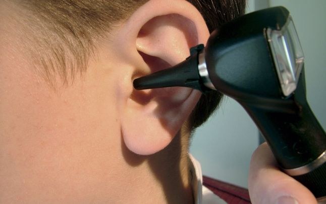 Перед прогреванием уха рекомендуется проконсультироваться у врача-отоларинголога