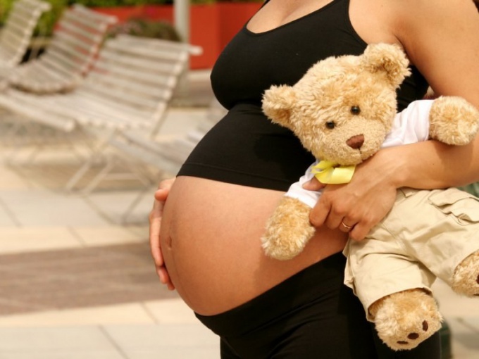 Как избежать растяжек на животе при беременности