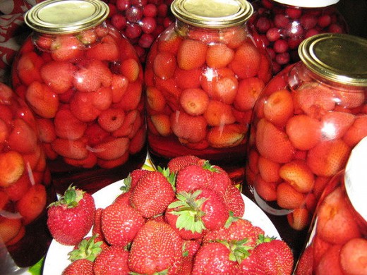 Strawberry compote with mint