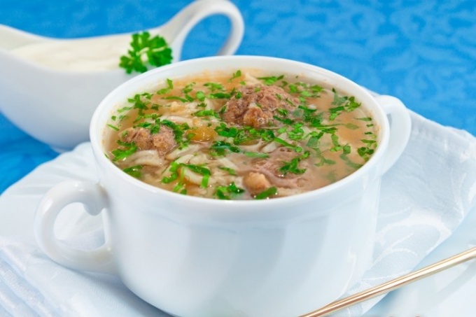 Томатный суп с фрикадельками и рисом