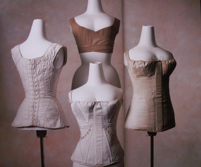 Почему вышли из моды корсеты, которыми затягивались дамы в 19 веке?