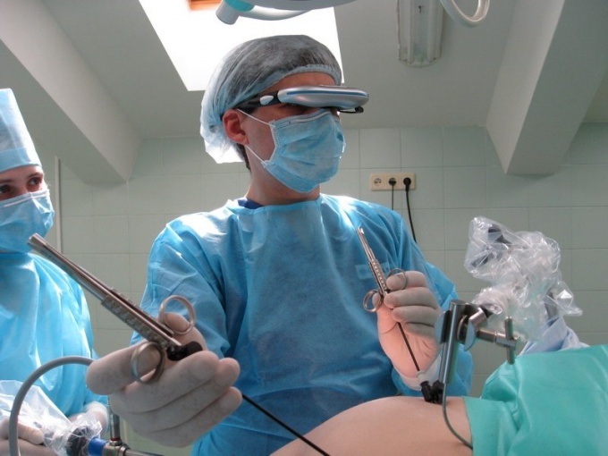 How is laparoscopy the fallopian tubes