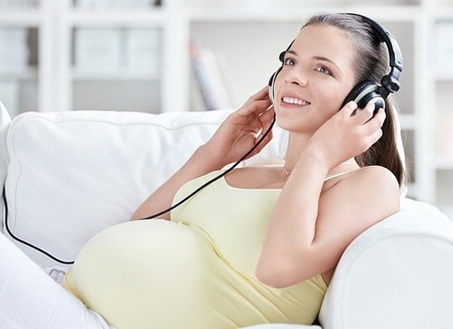 Does the voice during pregnancy