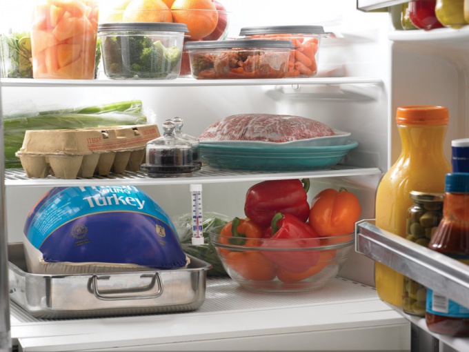 Как избежать неприятного запаха в холодильнике