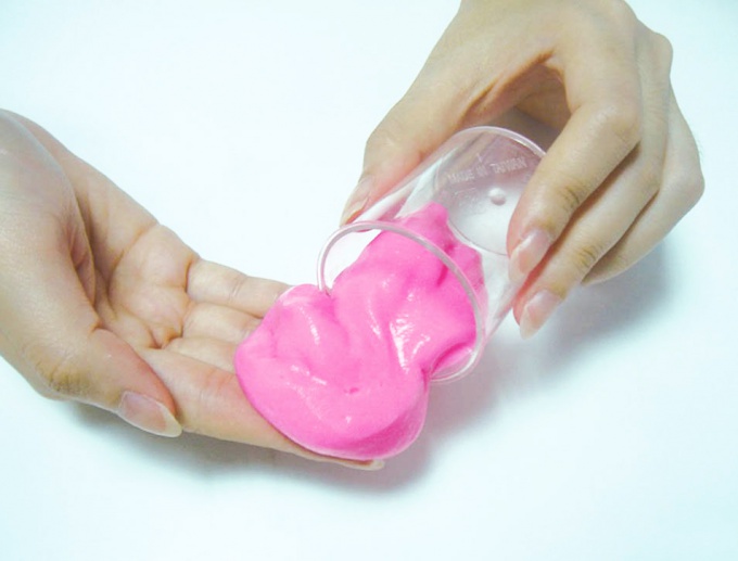 How to make slime with their hands at home