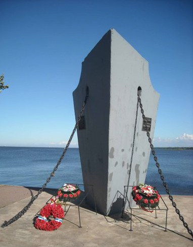 Pier Oranienbaum is a monument to the legendary cruiser