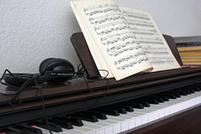 К каким инструментам относится фортепиано