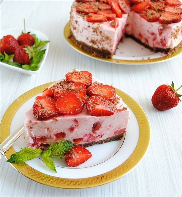 Cheese cake with strawberries without baking