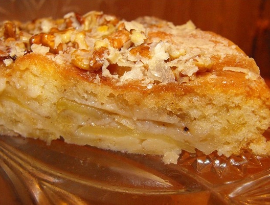 Как приготовить пирог с яблочным соком и миндалем