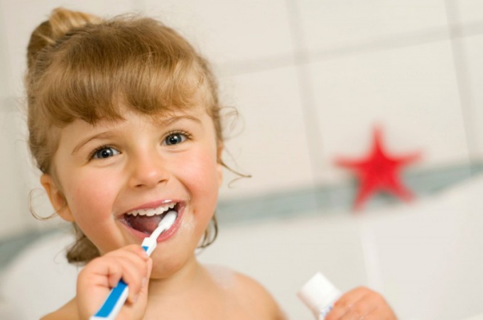 Когда у детей выпадают молочные зубы