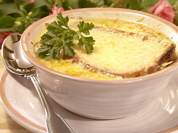 Как готовить французский луковый суп