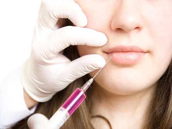 Почему гиалуроновая кислота увеличивает губы