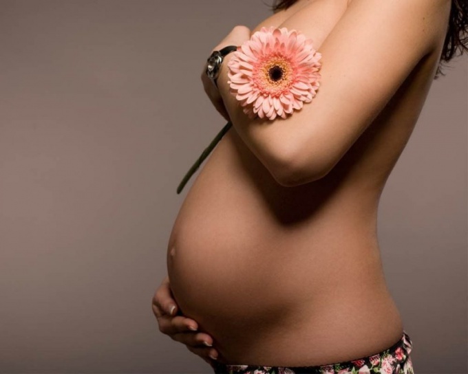 Какой крем избавит от растяжек во время беременности
