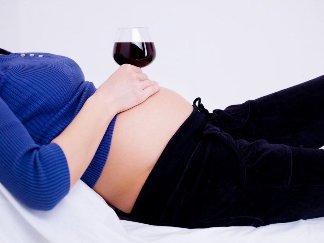 Можно ли употреблять красное вино во время беременности