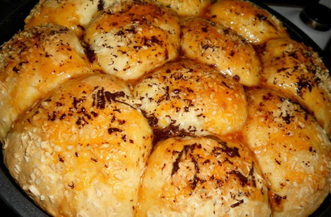 Вкусный сдобный пирог с шоколадом