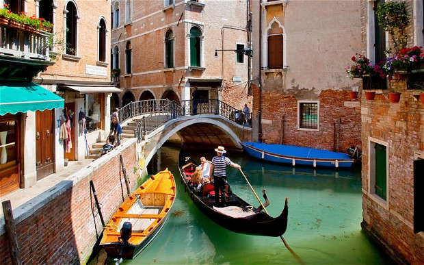 гондольеры в Венеции