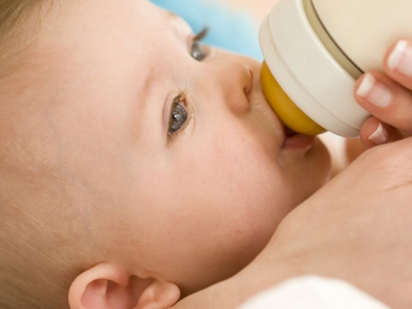 Почему маленьким детям полезно пить молоко