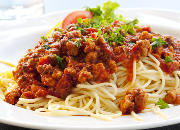Спагетти с мясным соусом по-домашнему