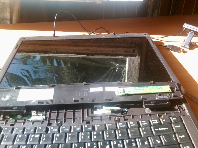 Как снять клавиатуру на ноутбуке Acer Extensa