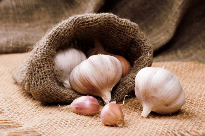 What vitamins in garlic