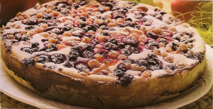 Как приготовить простой ягодный пирог с маком