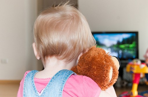 Какого возраста ребенку можно смотреть телевизор