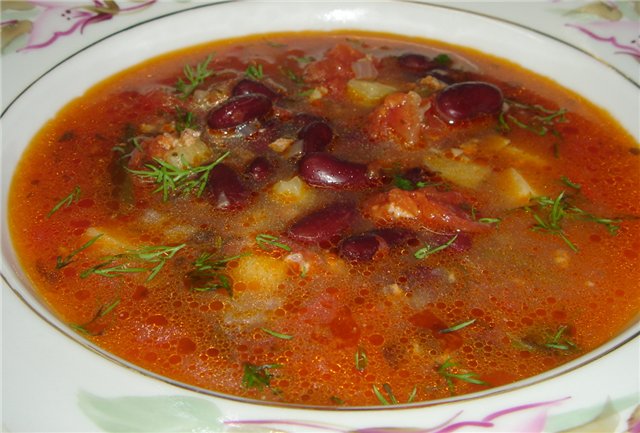 Острый суп из свинины с черной фасолью