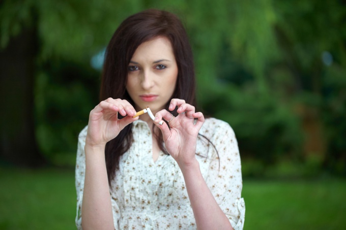 Как уговорить девушку бросить курить