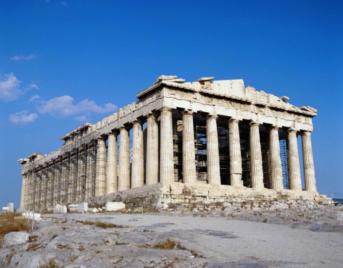 Как называется и кто создал главный храм Афинского Акрополя