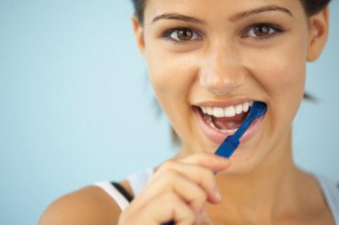 Whether to brush your teeth with tooth powder 