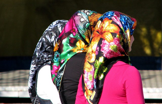 Платок - головной убор женщин или символ религии?