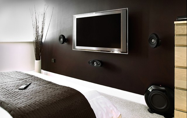 Телевизор в спальне: прихоть или необходимость