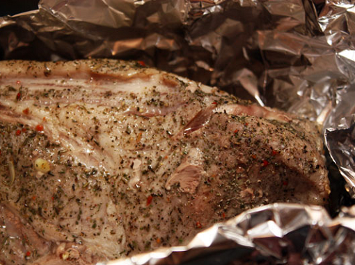 Meat baked in foil in the oven: recipe 