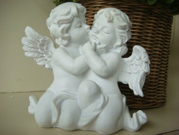 Можно ли дома иметь статуэтки ангелов в качестве украшения