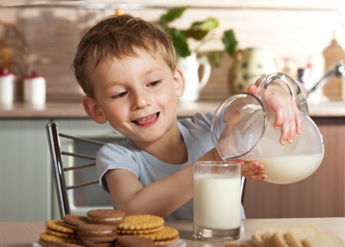 Козье молоко для детей: польза, правила употребления 