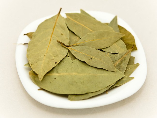 How to add a Bay leaf to soups