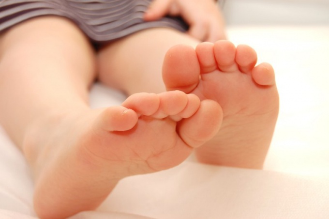 How to strengthen the muscles of the legs of the child in the home 
