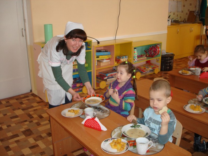 What is the responsibility of nurses in kindergarten