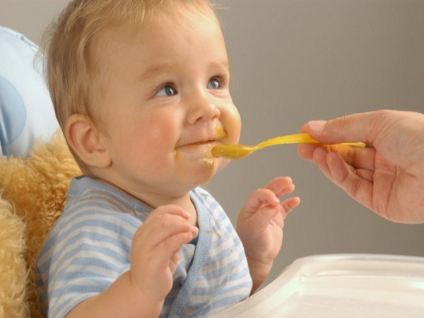 Как правильно кормить ребенка в 5 месяцев 