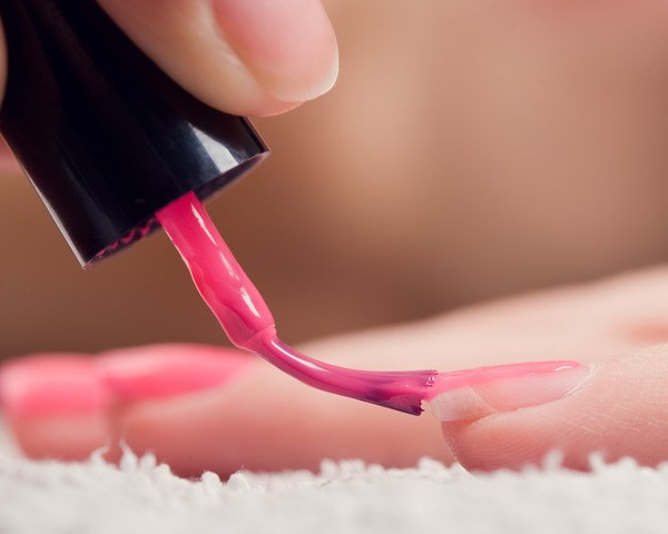 How exactly to paint your nails