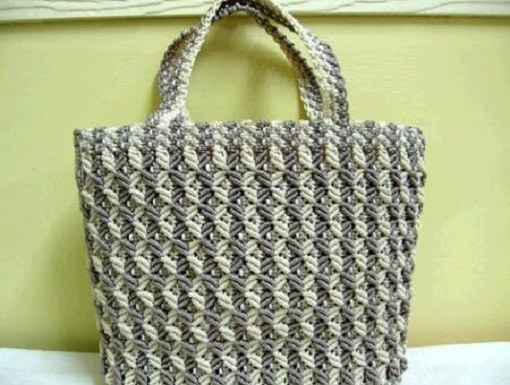 The art of macrame bags with their hands