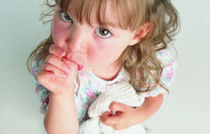 Почему у ребенка белые пятна на ногтях