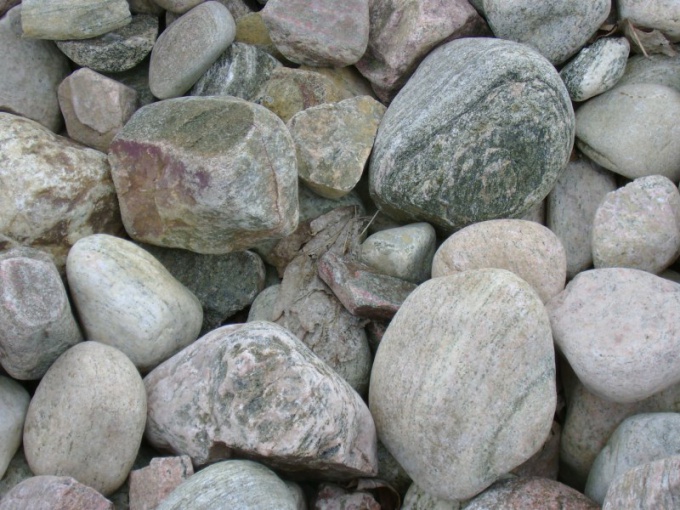 Необработанные камни