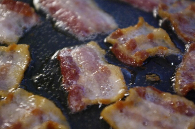 Salty bacon can be stored in jars or refrigerator