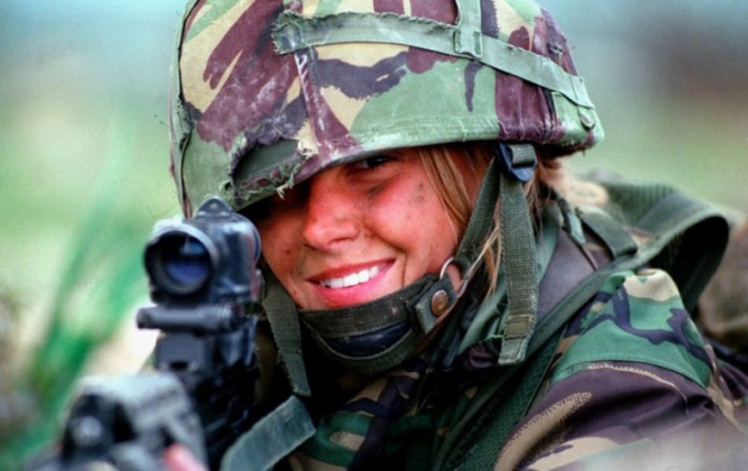 Что толкает женщину служить или работать на воинской части