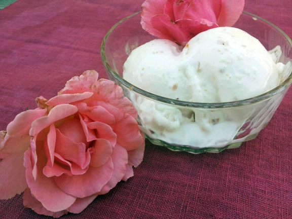 Как приготовить мороженое из лепестков роз