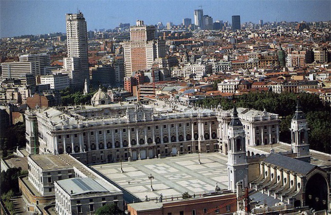 Королевский дворец в Мадриде: вехи строительства