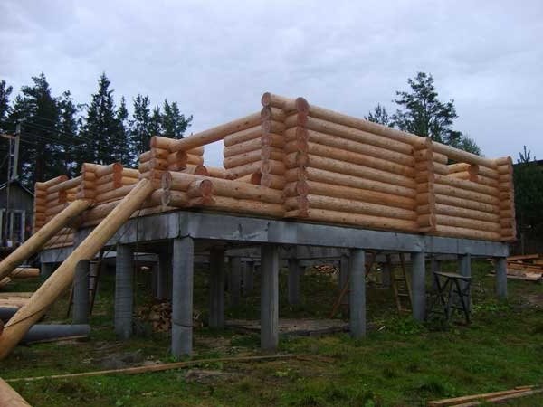 Какой фундамент лучше для деревянного сруба