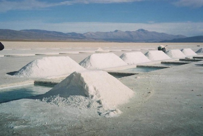 Argentine salt marsh is one of the natural deposits of potassium carbonate