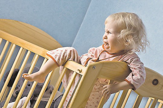 What to do if the child does not want to sleep during the day